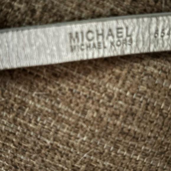 NWT Michael Kors White Wristlet w/Metal Chain and Silver Shoulder Handle - Picture 9 of 9